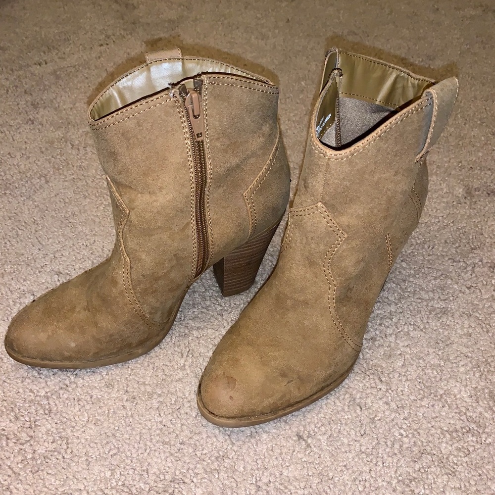 American Eagle Outfitters beige ankle boots